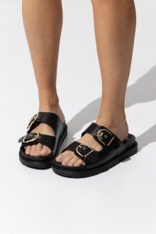 Σανδάλια Flatform με δύο χρυσές αγκράφες και μαλακή σόλα- Μαύρο