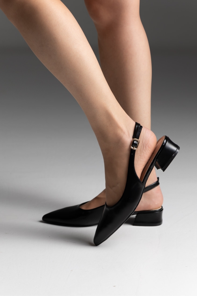 Γοβάκια Slingback με χαμηλό τακούνι και λουράκι στον αστράγαλο - Μαύρο