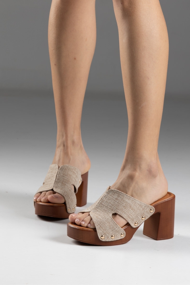 Ελαφρύ Clogs υφασμάτινο με Τρουκς – Σκούρο Μπεζ - Image 2