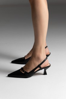 Γόβες Slingback με χαμηλό τακούνι και διακοσμητικό λουράκι - Μαύρο