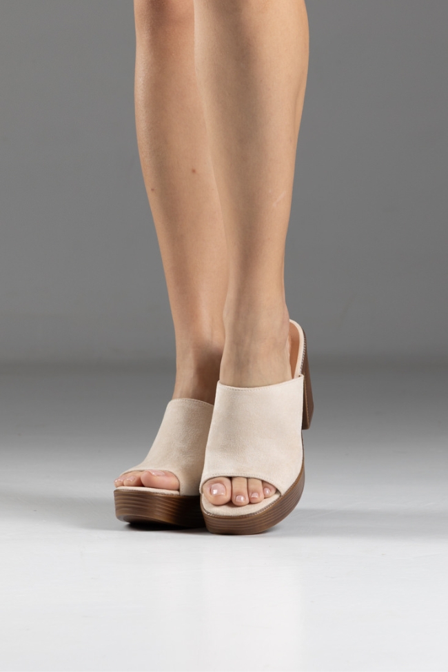 Τσόκαρα με ελαφριά σόλα και μαλακό πάτο Suede – Μπεζ - Image 4