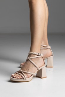 Πέδιλα με Πολλαπλά Λουράκια & Φιάπα - Μπέζ