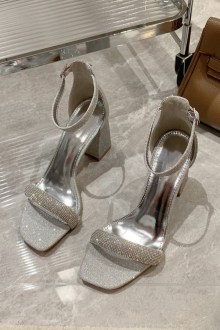 Πέδιλο με χοντρό τακούνι , glitter και strass στα δάχτυλα - Ασημί