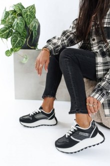 Sneakers με Δίχτυ και Ανάγλυφες Λεπτομέρειες – Μαύρο