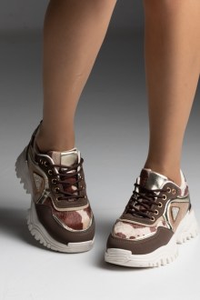 Sneakers  με ψηλό πάτο με λεπτομέρειες από στρας και παιχνιδιάρικα σχέδια - Καφέ