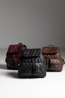 Γυναικεία Τσάντα  με εξωτερικές θήκες καπιτονέ - Μαύρο