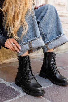 Αρβυλάκια δερματίνη σε μαύρο χρώμα με μεταλλικά στοιχεία - Μαύρο