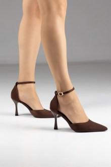 Γόβες Μυτερές με με λεπτό τακούνι και Μπαρέτα – Καφέ