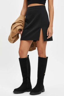 Μπότα suede με λουράκι και διακοσμητικό μεταλλικό στοιχείο - Μαύρο