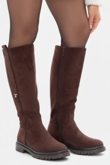 Μπότα suede με λουράκι και διακοσμητικό μεταλλικό στοιχείο – Καφέ