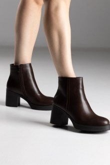 Μποτάκια με χοντρό τακούνι - Καφέ