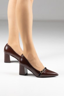 Γυναικείες γόβες δερματίνη με χοντρό τακούνι και λεπτό λουράκι λουστρίνι - Καφέ