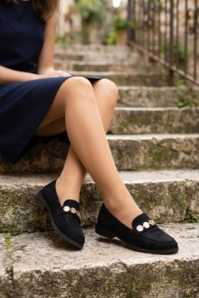 Γυναικεία Loafers Suede Μαύρα με Χρυσή Μεταλλική Λεπτομέρεια