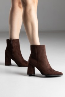 Μποτάκια suede μυτερό με χοντρό τακούνι - Καφέ