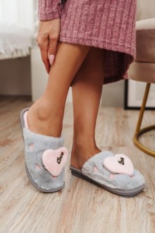 Γούνινες Παντόφλες Σπιτιού με Καρδιά και Κέντημα - Γκρι