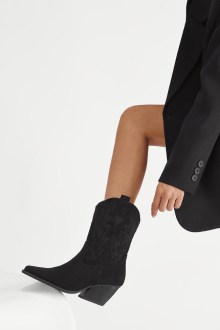 Μποτάκια Cowboy Suede Μυτερά με Κέντημα – Μαύρο