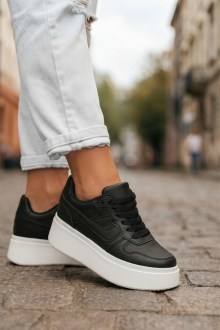 Γυναικεία δίπατα μαύρα sneakers με χοντρή λευκή σόλα - Μαύρο