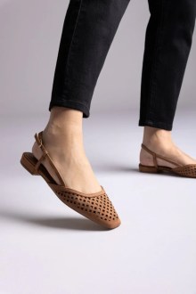Γοβά Slingback με χαμηλό τακούνι – Κάμελ