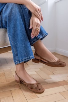 Γοβάκια  Slingback με χαμηλό τακούνι – Κάμελ