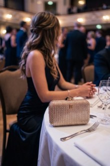 Τσαντάκι Βραδινό Με Strass – Χρυσό